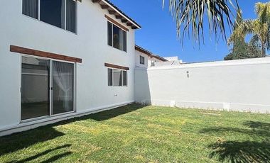 CASA EN PRIVADA BELLAVISTA con amplio jardin