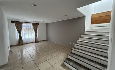 CASA EN PRIVADA BELLAVISTA con amplio jardin