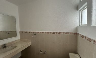 CASA EN PRIVADA BELLAVISTA con amplio jardin