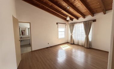 CASA EN PRIVADA BELLAVISTA con amplio jardin