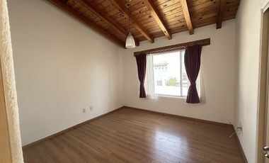 CASA EN PRIVADA BELLAVISTA con amplio jardin