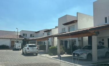 CASA EN PRIVADA BELLAVISTA con amplio jardin