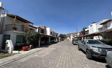 CASA EN PRIVADA BELLAVISTA con amplio jardin