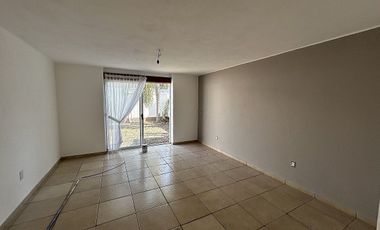 CASA EN PRIVADA BELLAVISTA con amplio jardin
