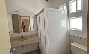 CASA EN PRIVADA BELLAVISTA con amplio jardin