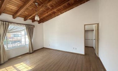 CASA EN PRIVADA BELLAVISTA con amplio jardin