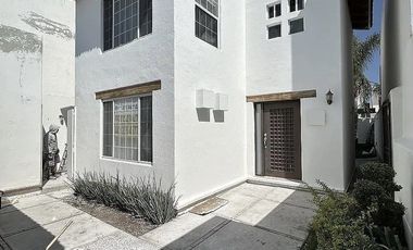 CASA EN PRIVADA BELLAVISTA con amplio jardin