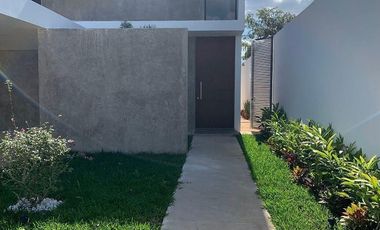 CASA EN RENTA MERIDA, CONKAL, PRIVADA ARBOREA, DISPONIBLE.