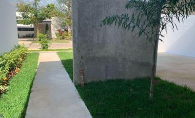 CASA EN RENTA MERIDA, CONKAL, PRIVADA ARBOREA, DISPONIBLE.