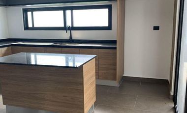 CASA EN RENTA MERIDA, CONKAL, PRIVADA ARBOREA, DISPONIBLE.