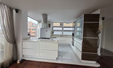 Casa de tres niveles en venta/arriendo en Usaquén, Bosque de Pinos
