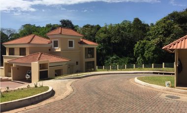 Se vende casa en Clayton, Los Senderos Camino de Cruces