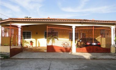 VENTA URB. LAS VERDES ARRAIJAN - 5 REC.
