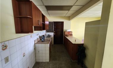 SE VENDE CASA EN ALTOS DE BETANIA CON 3 HABITACIONES TERRAZA Y PATIO