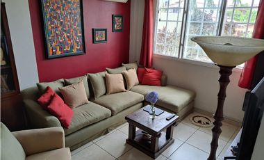 SE VENDE CASA DE 2 NIVELES EN PH BRISAS VILLAGE CON TERRAZA Y PATIO