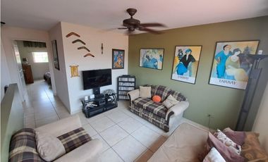 SE VENDE CASA DE 2 NIVELES EN PH BRISAS VILLAGE CON TERRAZA Y PATIO