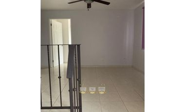 CASA EN VENTA EN VILLA LUCRE CON AMPLIO PATIO (C.P)