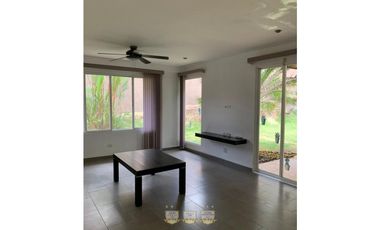 CASA EN VENTA EN VILLA LUCRE CON AMPLIO PATIO (C.P)