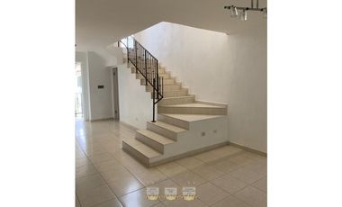 CASA EN VENTA EN VILLA LUCRE CON AMPLIO PATIO (C.P)