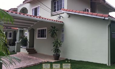 CASA EN VENTA EN VILLA LUCRE CON AMPLIO PATIO (C.P)