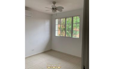 CASA EN VENTA EN VILLA LUCRE CON AMPLIO PATIO (C.P)