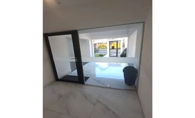 Depto moderno 3 amb con balcón y 2 baños + cochera