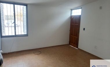 Casa en alquiler c/ cochera en Luzuriaga