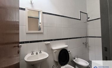 Casa en alquiler c/ cochera en Luzuriaga