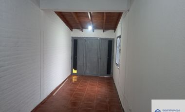 Casa en alquiler c/ cochera en Luzuriaga