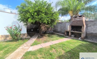 Casa en alquiler c/ cochera en Luzuriaga