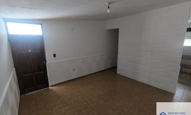 Casa en alquiler c/ cochera en Luzuriaga
