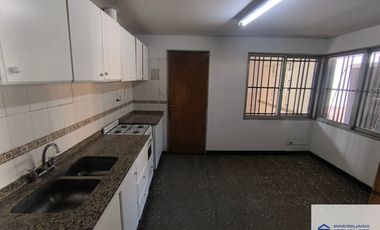 Casa en alquiler c/ cochera en Maipú