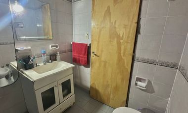 CASA 6 AMB. CON DOS DEPTOS EN VENTA ALMTE BROWN
