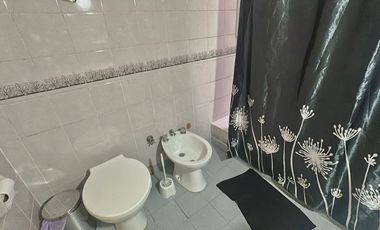 CASA 6 AMB. CON DOS DEPTOS EN VENTA ALMTE BROWN