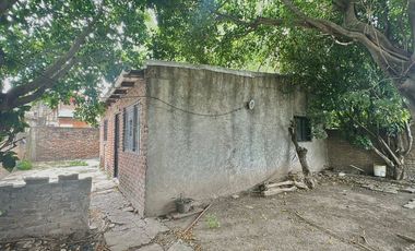 CASA 6 AMB. CON DOS DEPTOS EN VENTA ALMTE BROWN