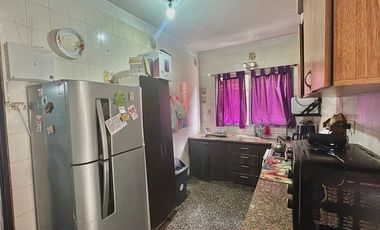 CASA 6 AMB. CON DOS DEPTOS EN VENTA ALMTE BROWN