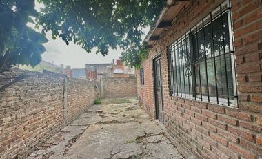 CASA 6 AMB. CON DOS DEPTOS EN VENTA ALMTE BROWN
