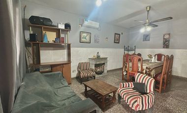 CASA 6 AMB. CON DOS DEPTOS EN VENTA ALMTE BROWN