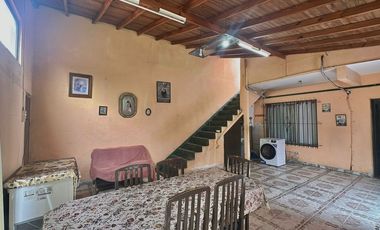 CASA 6 AMB. CON DOS DEPTOS EN VENTA ALMTE BROWN