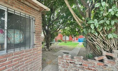 CASA 6 AMB. CON DOS DEPTOS EN VENTA ALMTE BROWN