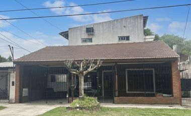 CASA 6 AMB. CON DOS DEPTOS EN VENTA ALMTE BROWN