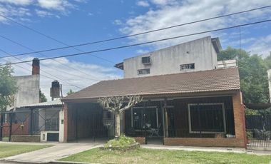 CASA 6 AMB. CON DOS DEPTOS EN VENTA ALMTE BROWN