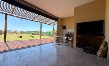 ALQUILER CASA 4 AMBIENTES CON PILETA SAN SEBASTIAN