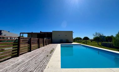 ALQUILER CASA 4 AMBIENTES CON PILETA SAN SEBASTIAN