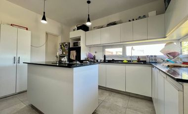 ALQUILER CASA 4 AMBIENTES CON PILETA SAN SEBASTIAN