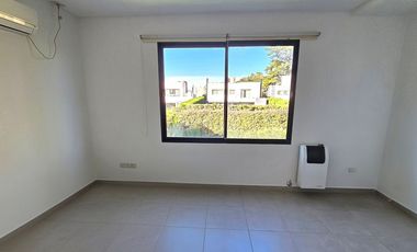 VENTA CASA 4 AMB PILETA AMOBLADA HARAS M. VICTORIA