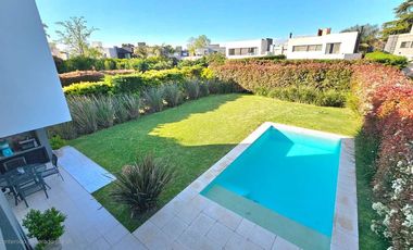 VENTA CASA 4 AMB PILETA AMOBLADA HARAS M. VICTORIA