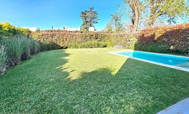 VENTA CASA 4 AMB PILETA AMOBLADA HARAS M. VICTORIA