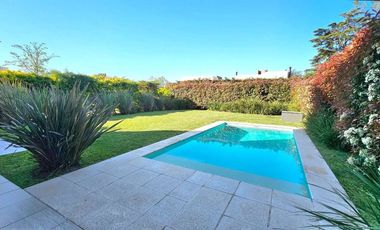 VENTA CASA 4 AMB PILETA AMOBLADA HARAS M. VICTORIA