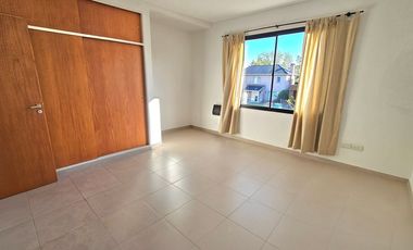 VENTA CASA 4 AMB PILETA AMOBLADA HARAS M. VICTORIA